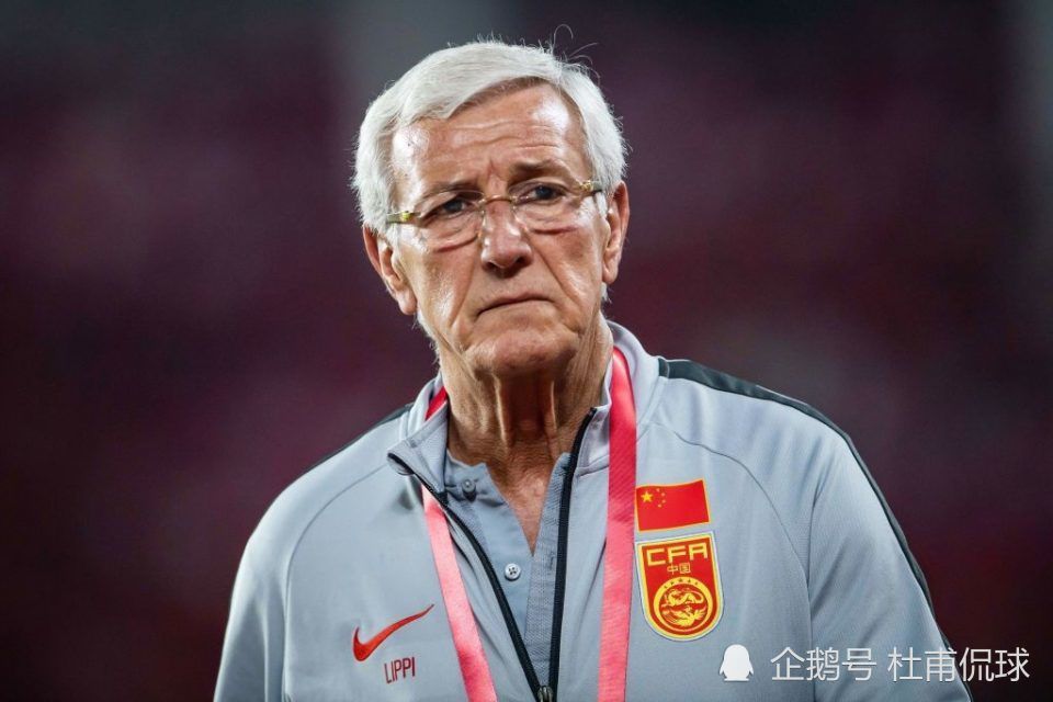 钟子涛下意识的捂住脸哭嚎道：大哥我真错了大哥……别打了大哥……叶辰微微一笑，冷声道：你刚才那股劲儿呢？不是要整死我的吗？怎么又开始求饶了？钟子涛脱口道：是我有眼无珠，不小心冒犯了您，求您不要…不要跟我一般见识……叶辰冷笑道：这时候想起来求饶？晚了。